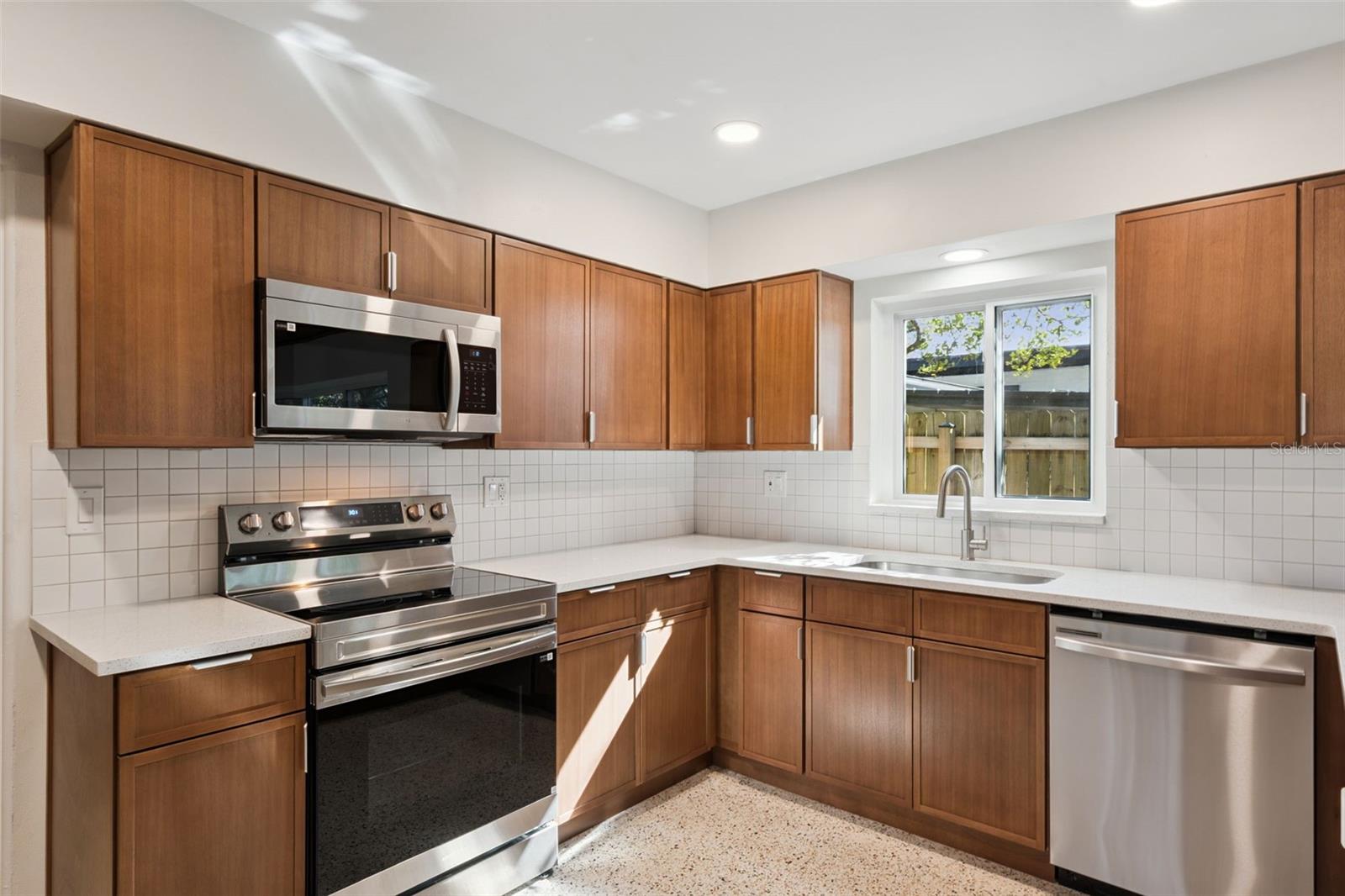 Image 18 of 35 For 6 Barnard Court