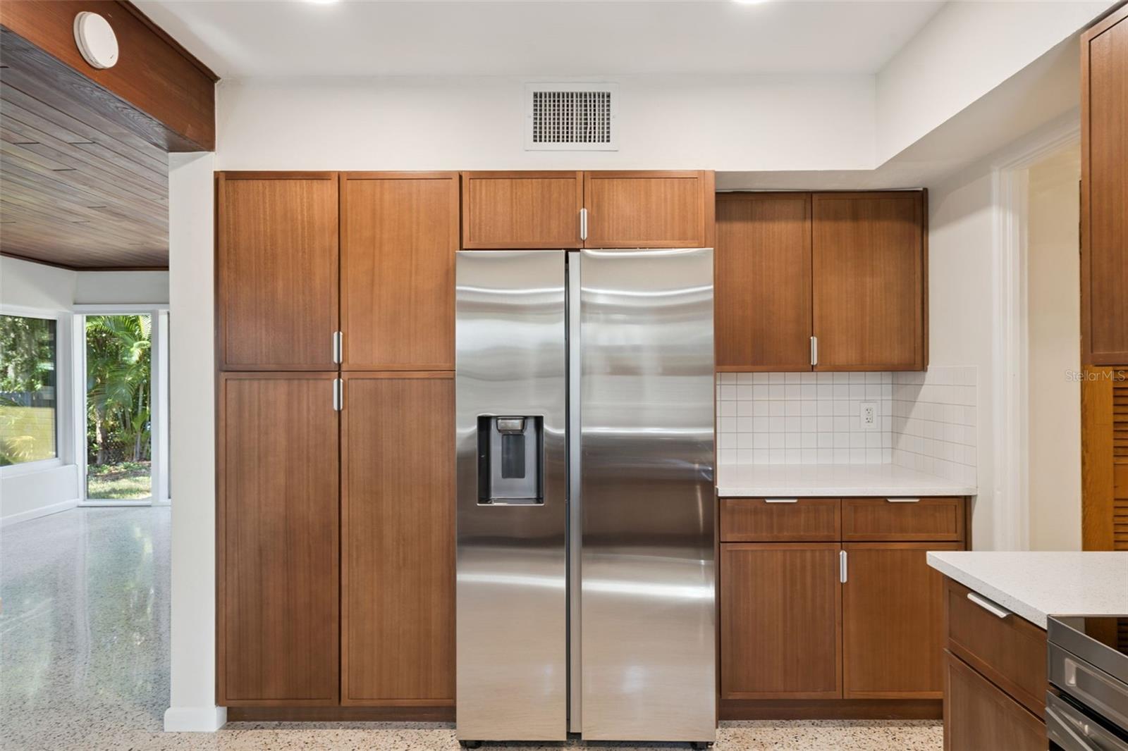 Image 19 of 35 For 6 Barnard Court