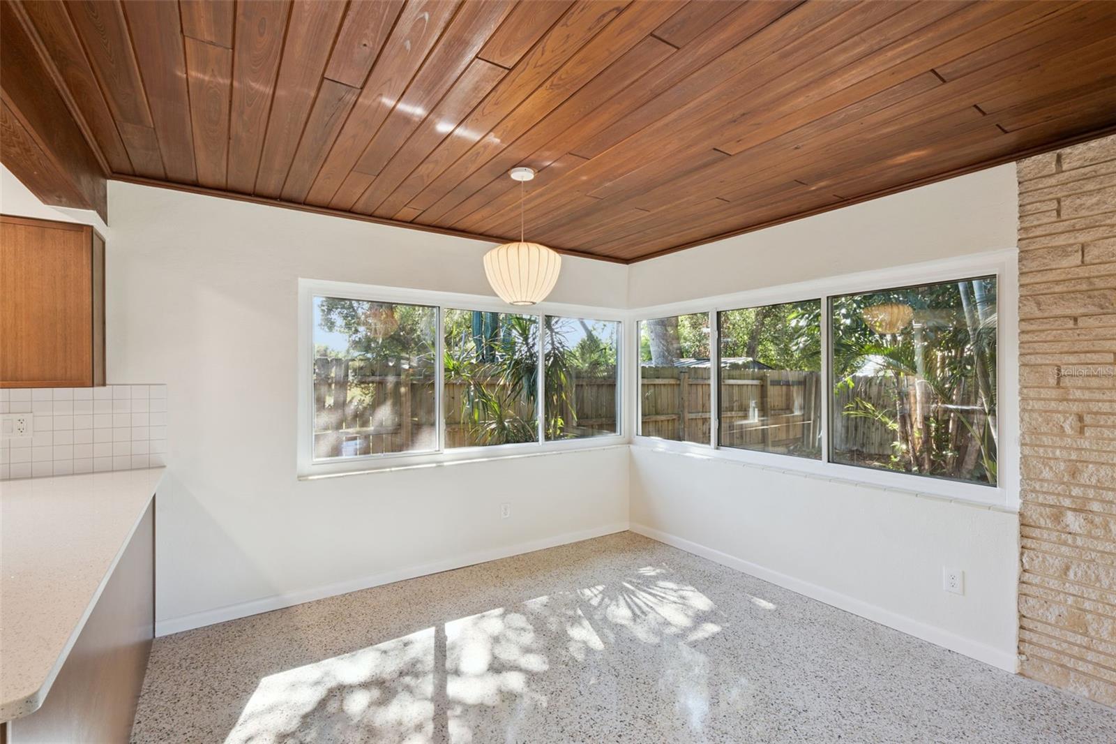 Image 20 of 35 For 6 Barnard Court