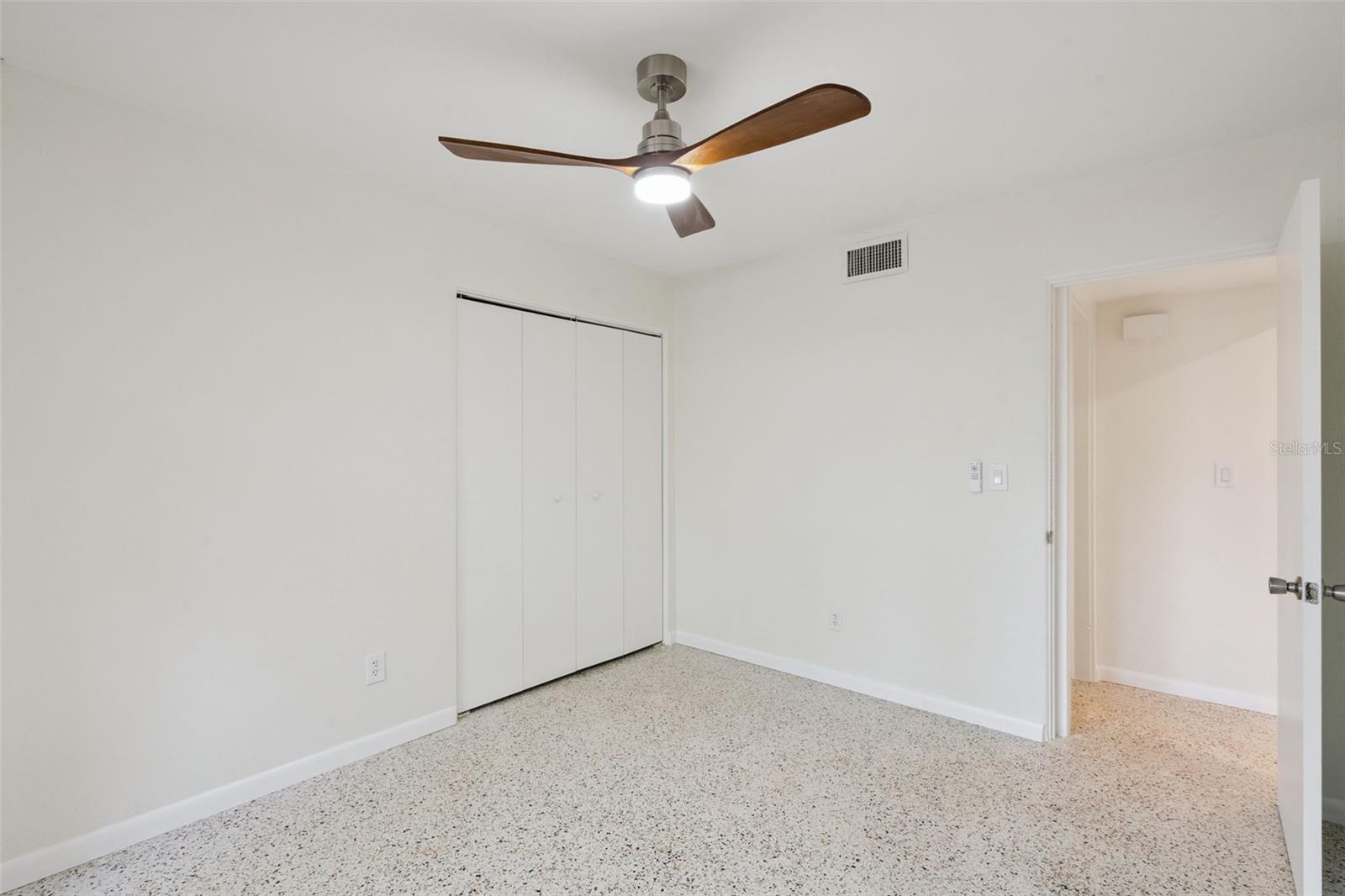 Image 21 of 35 For 6 Barnard Court