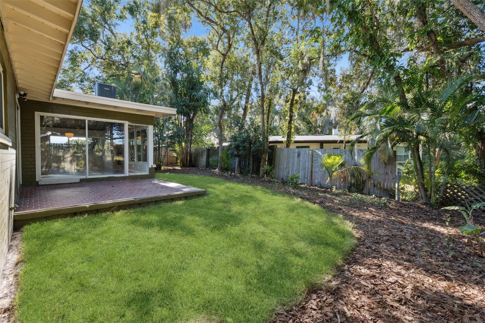 Image 32 of 35 For 6 Barnard Court