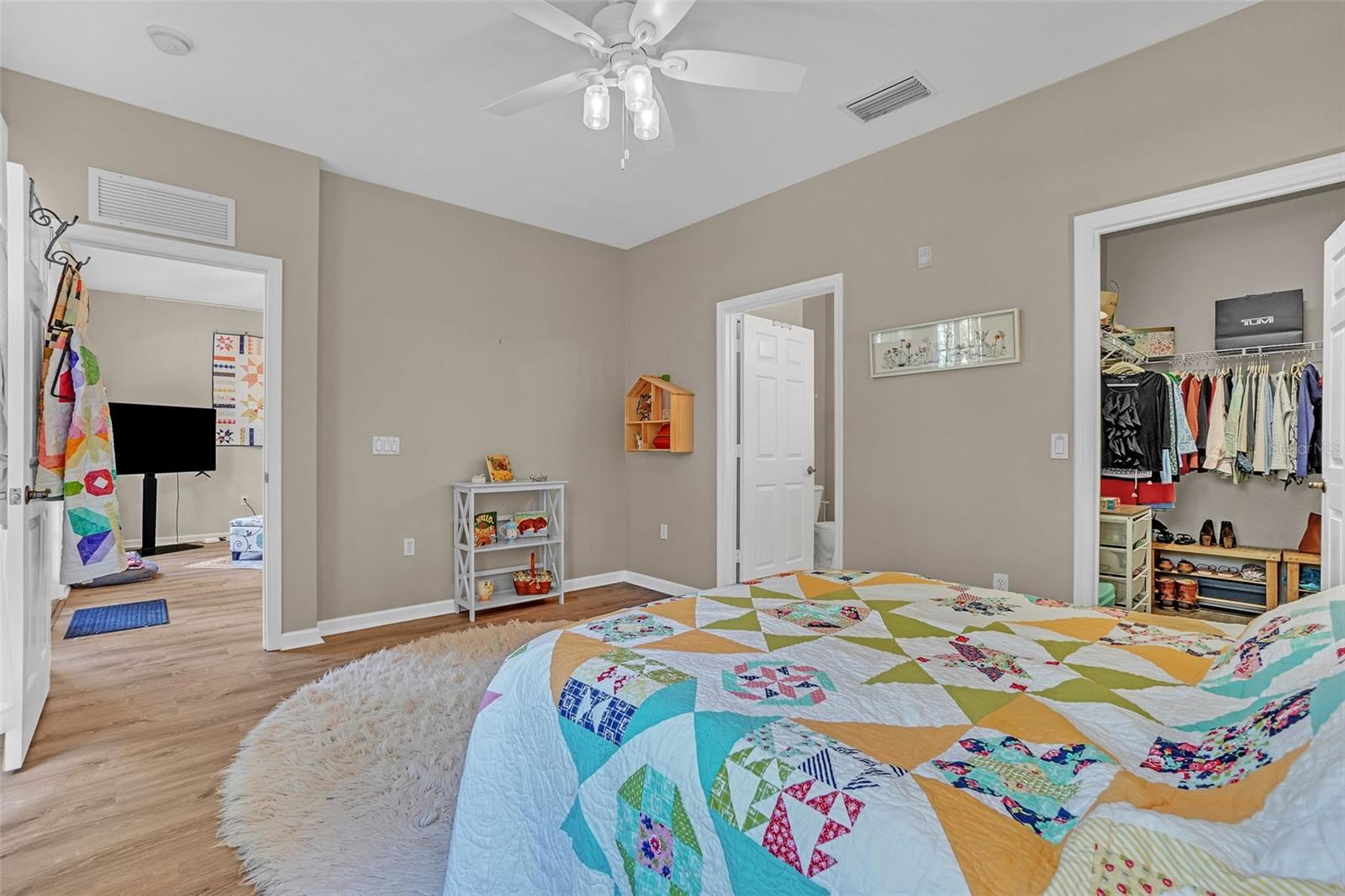 Image 19 of 56 For 4250 Corrine Drive 203