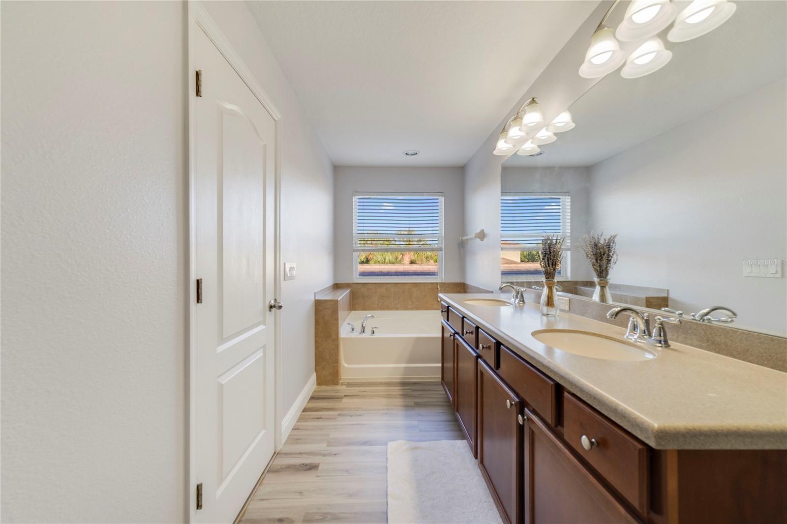 Image 18 of 24 For 7411 Ripplepointe Way