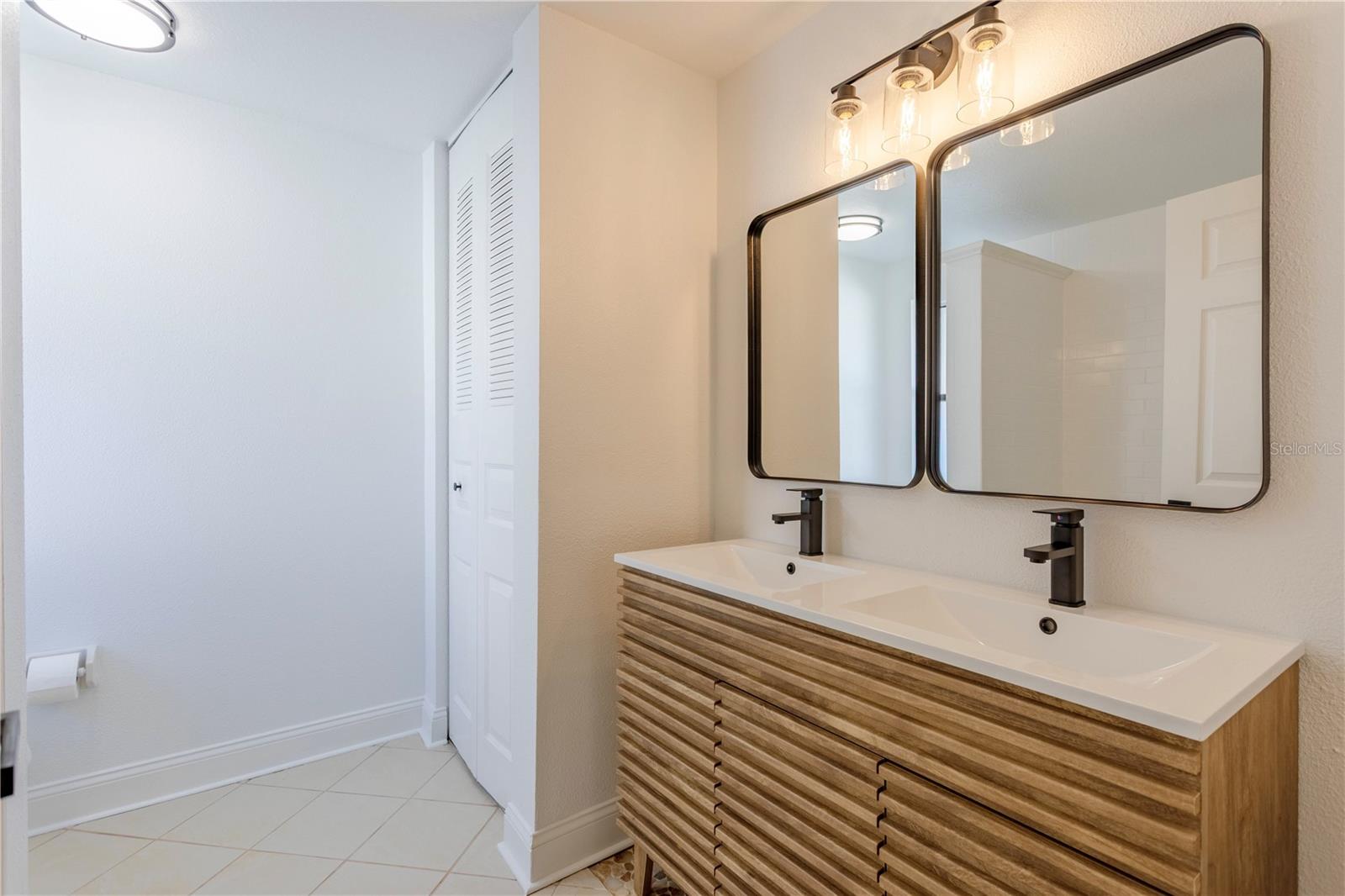 Image 16 of 31 For 3002 Smu Boulevard