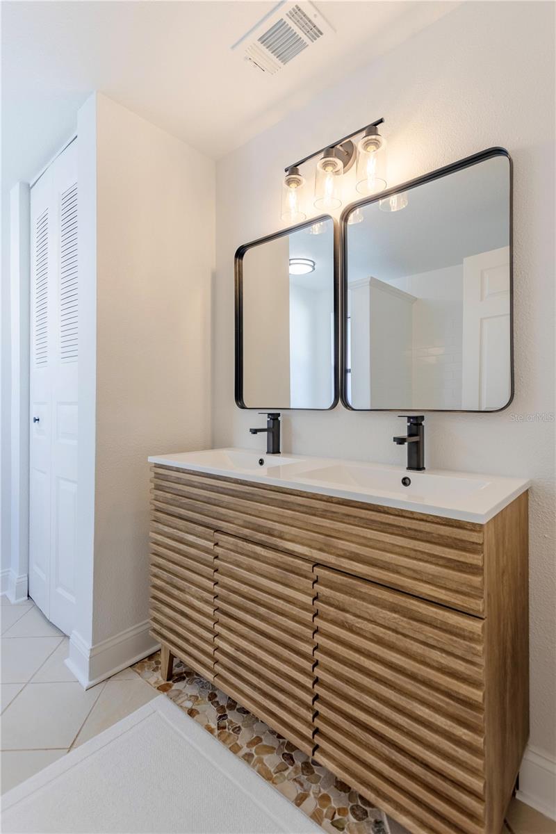 Image 17 of 31 For 3002 Smu Boulevard