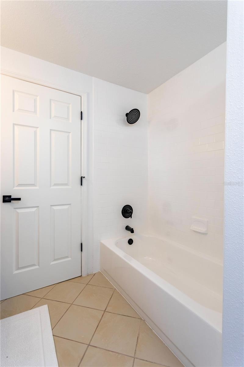 Image 19 of 31 For 3002 Smu Boulevard