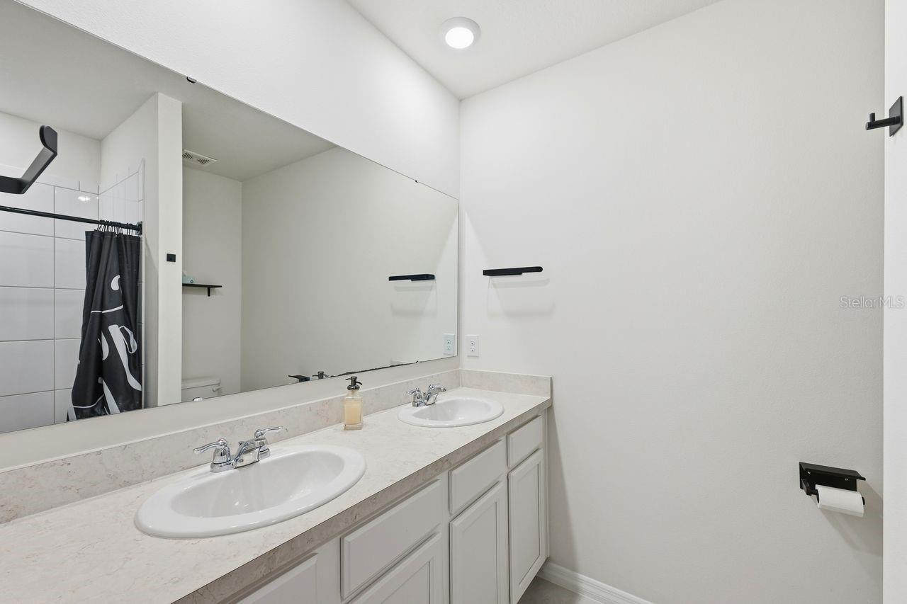 Image 13 of 19 For 2033 Twin Flower Lane