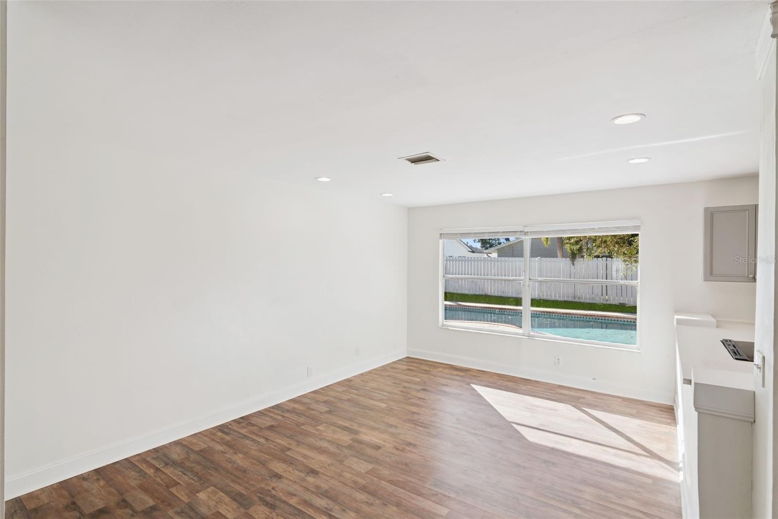 Image 19 of 34 For 2218 King Richards Court