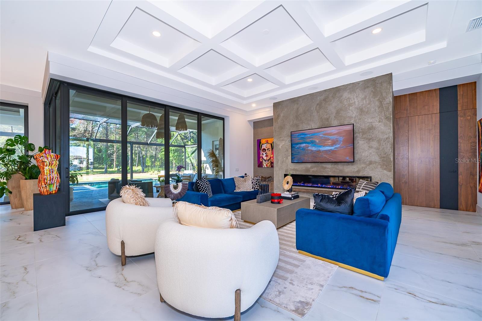 Image 14 of 98 For 15210 Pendio Drive