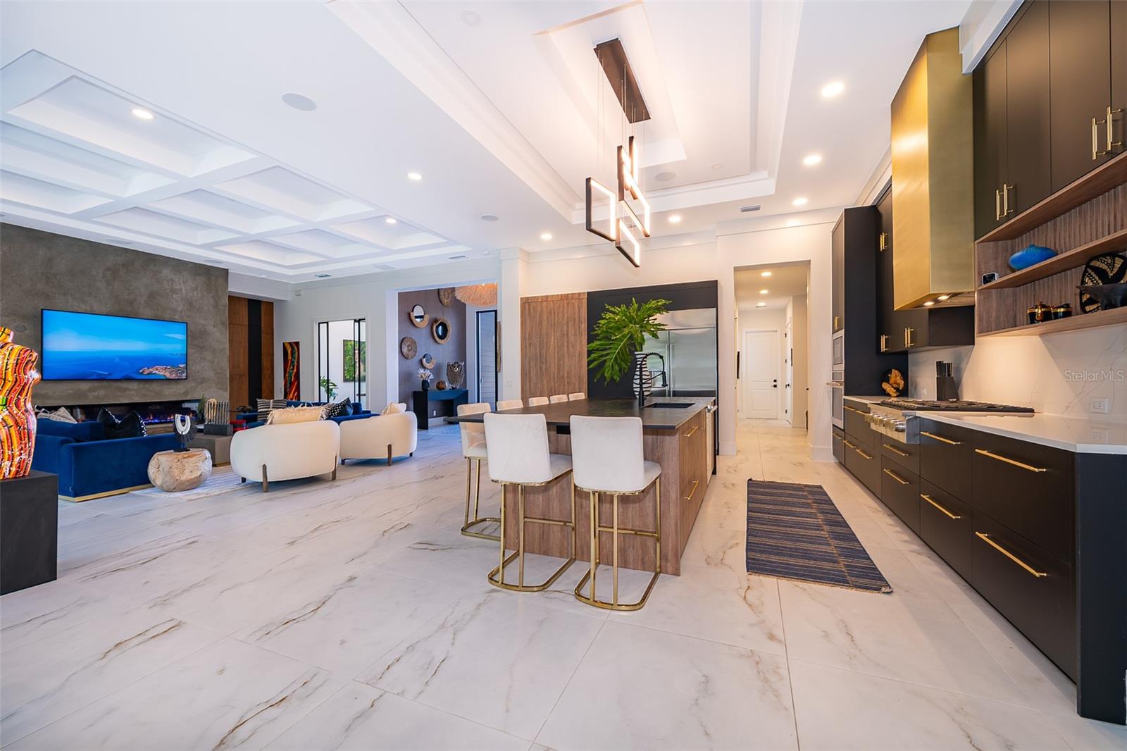 Image 21 of 98 For 15210 Pendio Drive