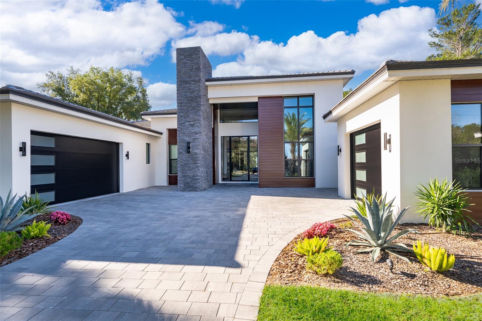 Image 4 of 98 For 15210 Pendio Drive