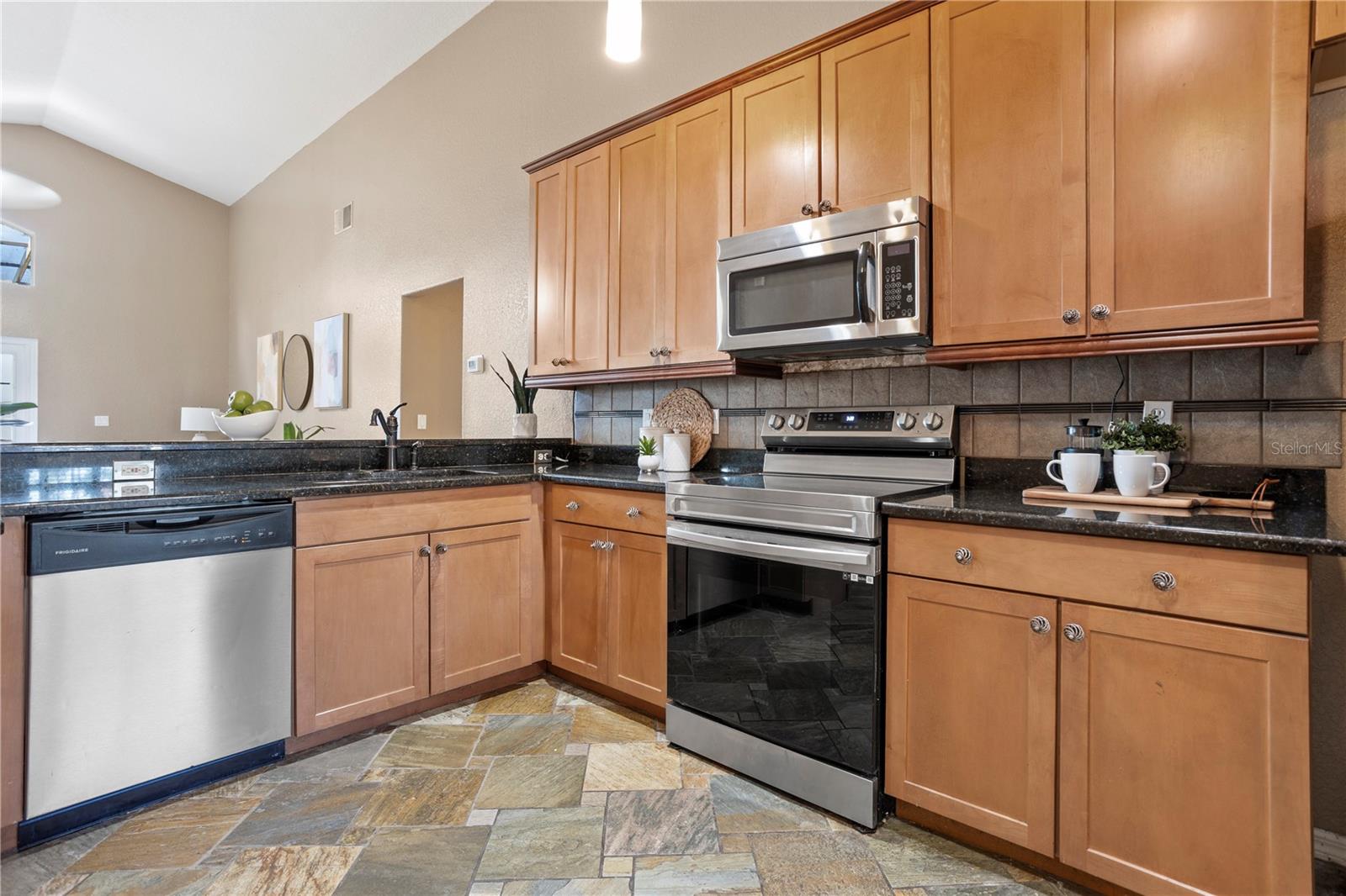 Image 11 of 62 For 889 River Boat Circle