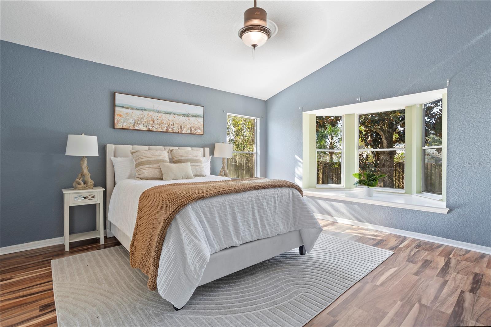 Image 17 of 62 For 889 River Boat Circle