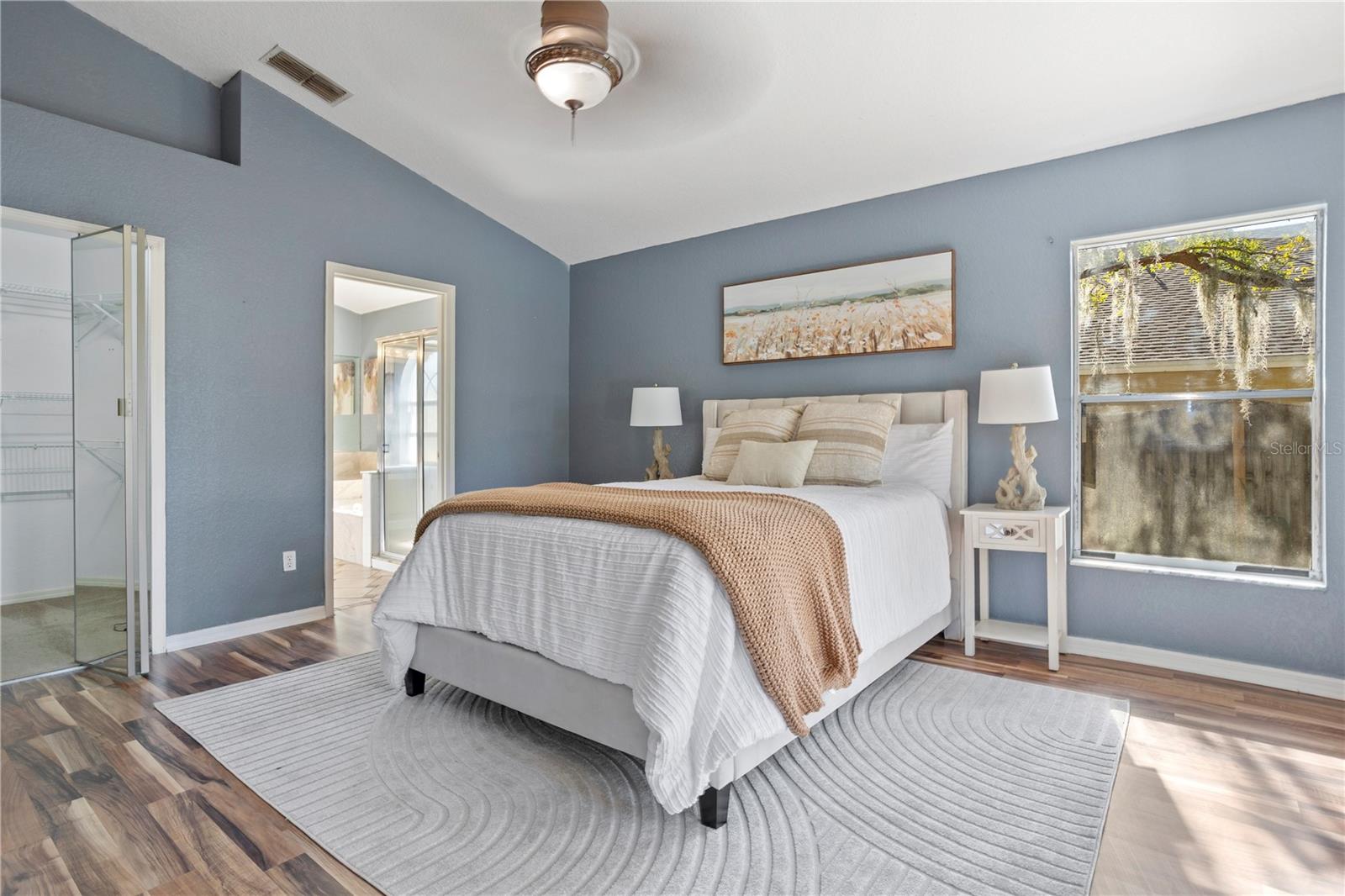 Image 18 of 62 For 889 River Boat Circle