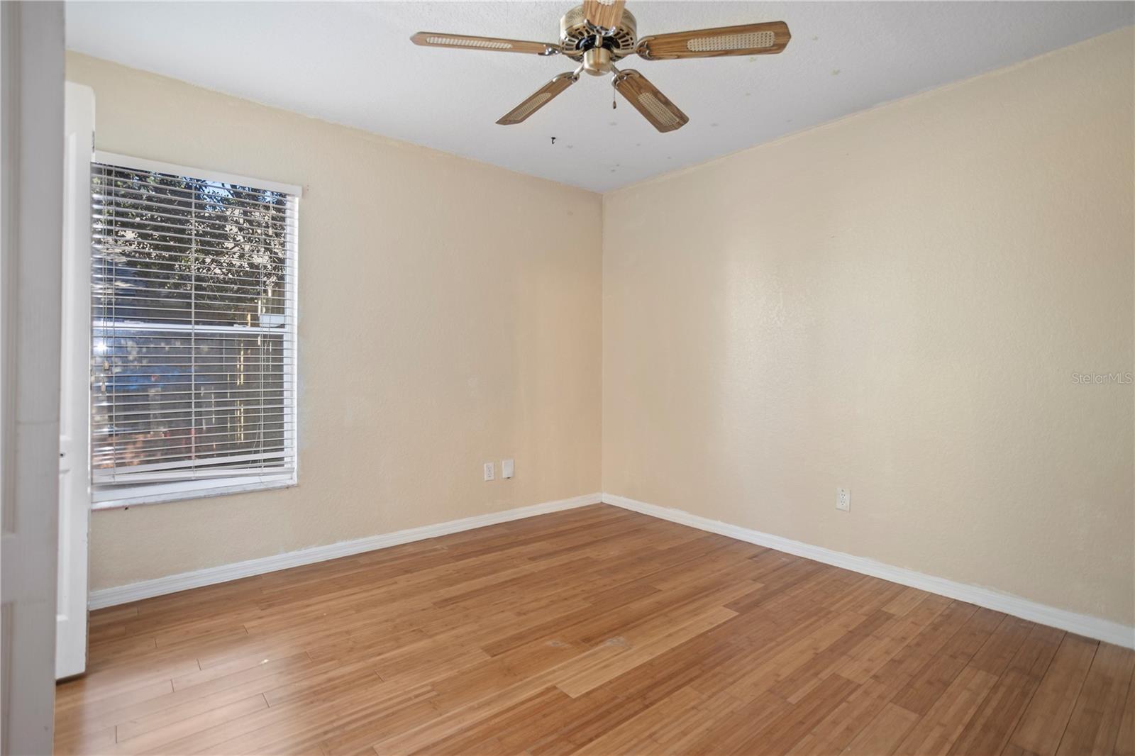 Image 24 of 62 For 889 River Boat Circle