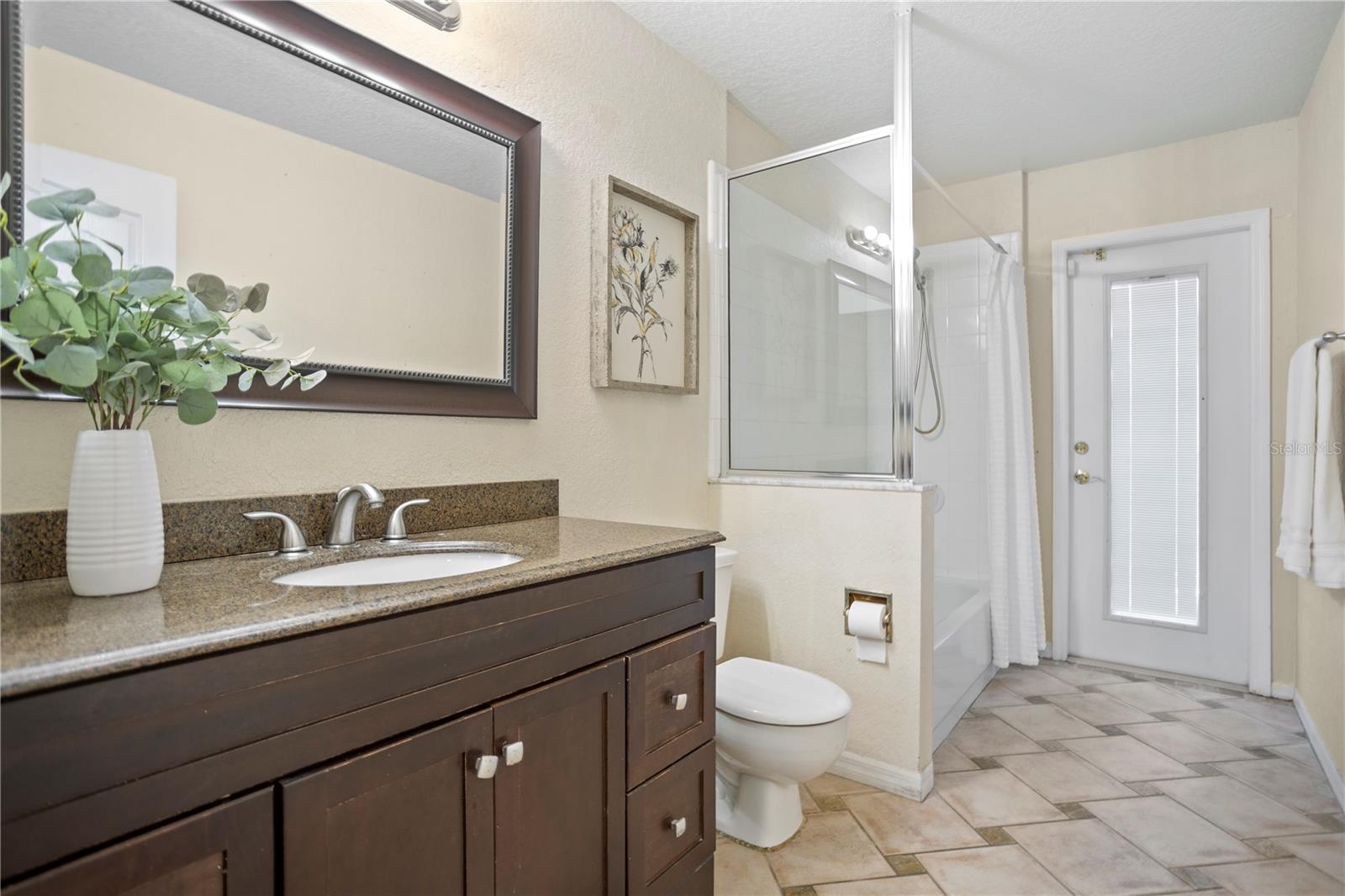 Image 26 of 62 For 889 River Boat Circle