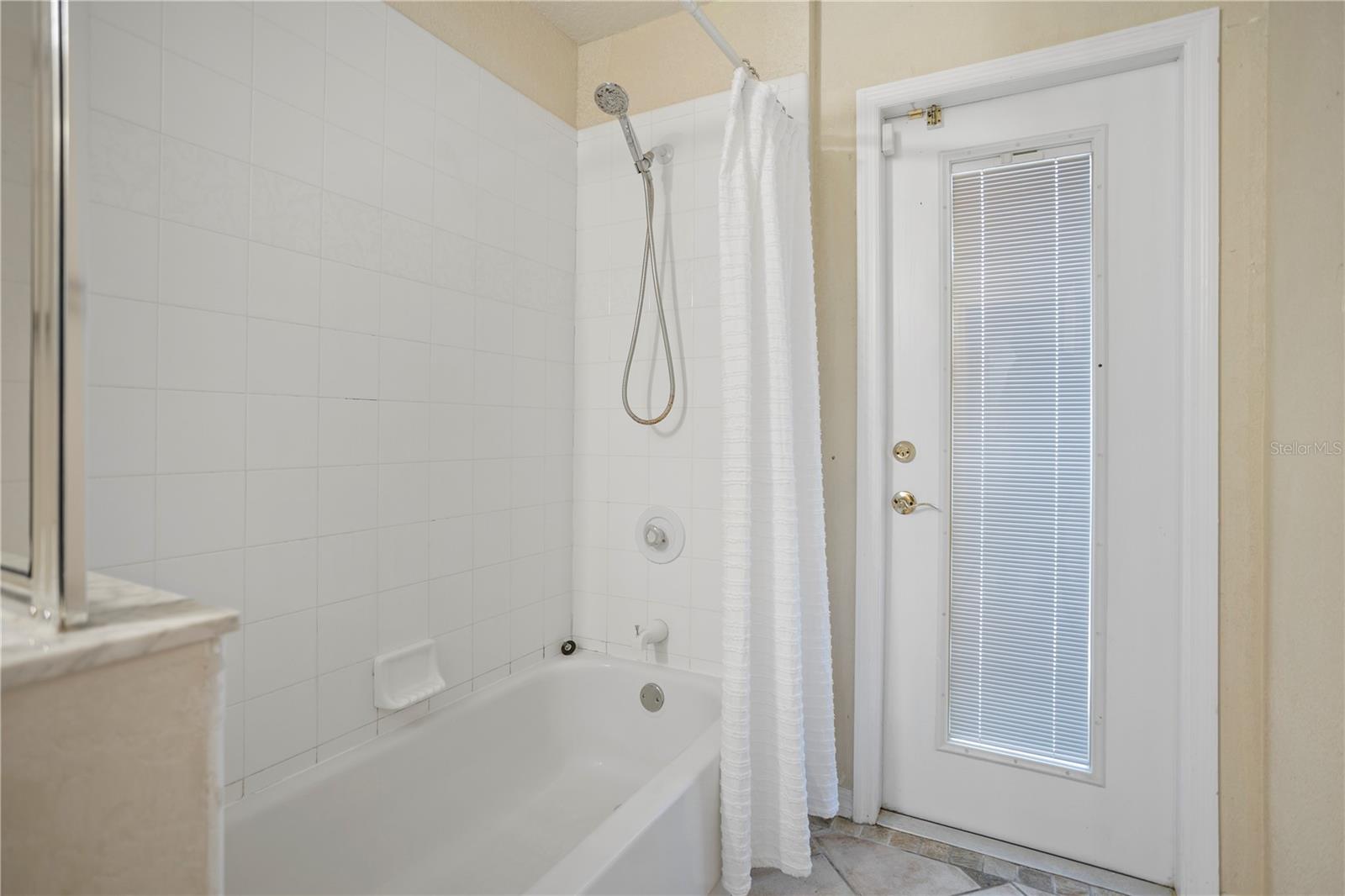 Image 28 of 62 For 889 River Boat Circle