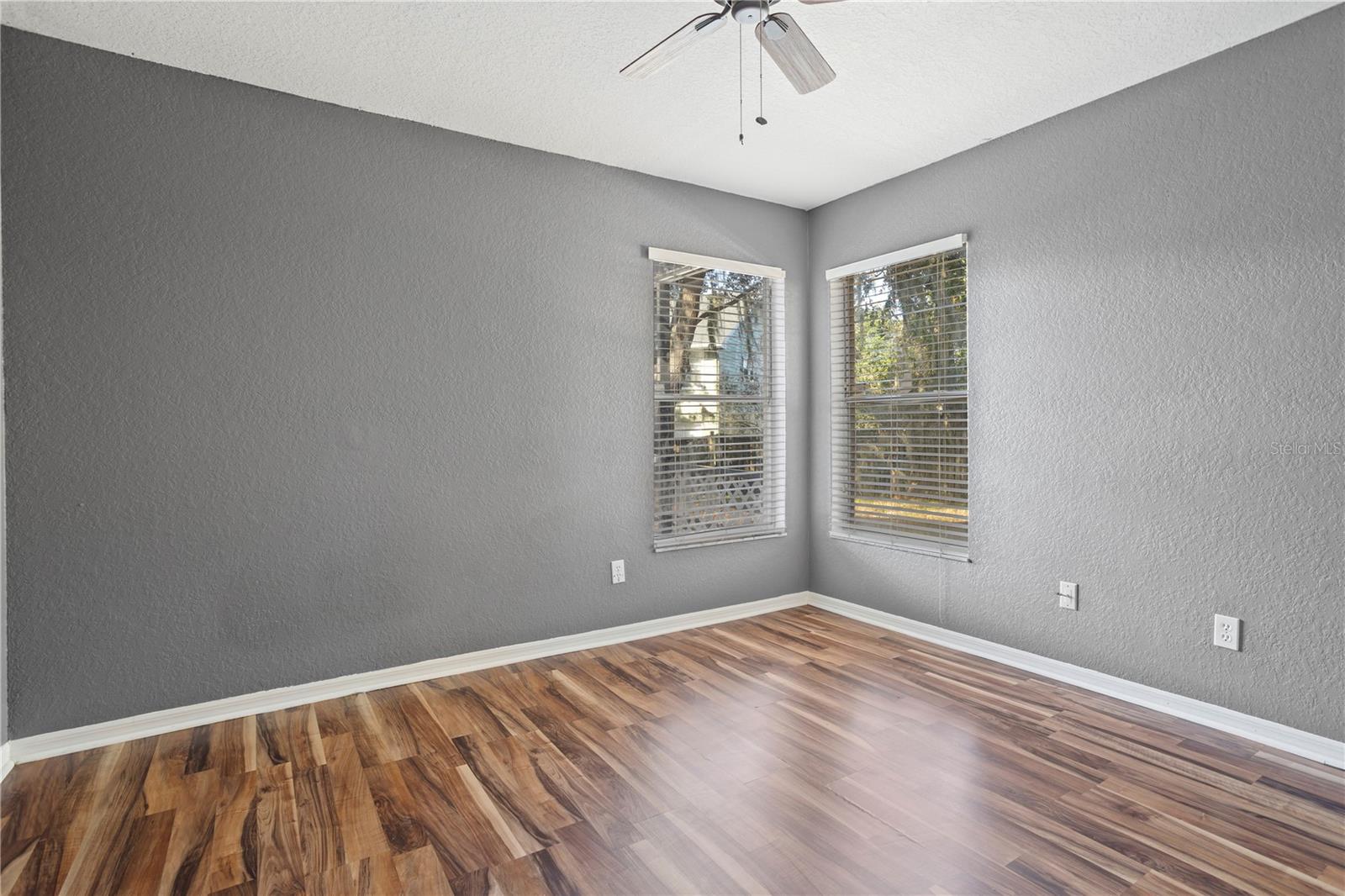 Image 29 of 62 For 889 River Boat Circle