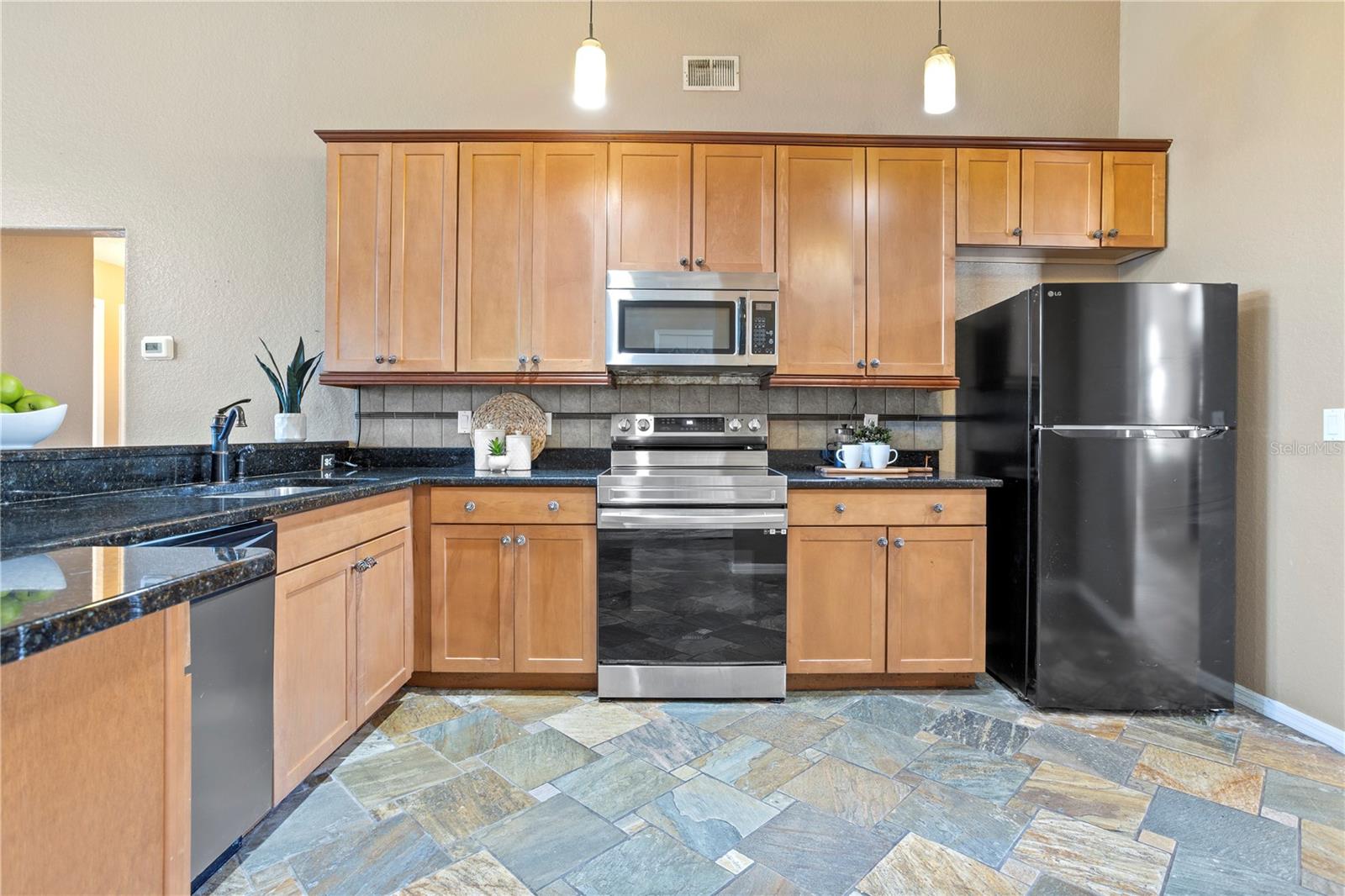 Image 9 of 62 For 889 River Boat Circle