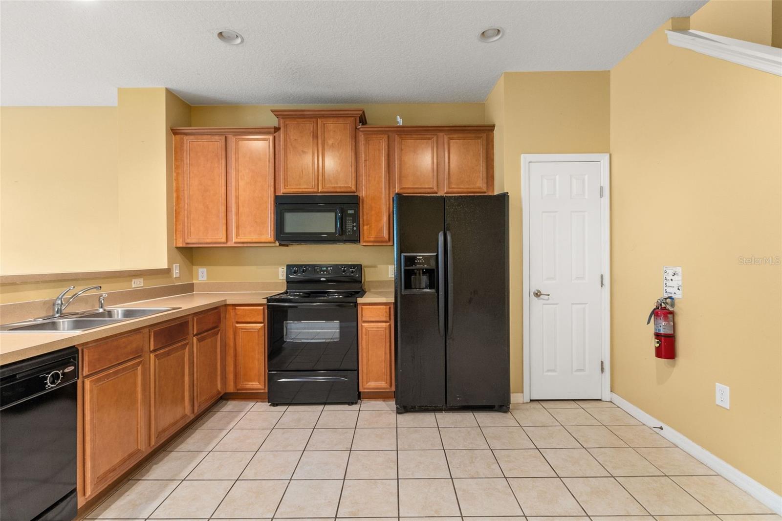 Image 12 of 43 For 2678 Mayaguana Street