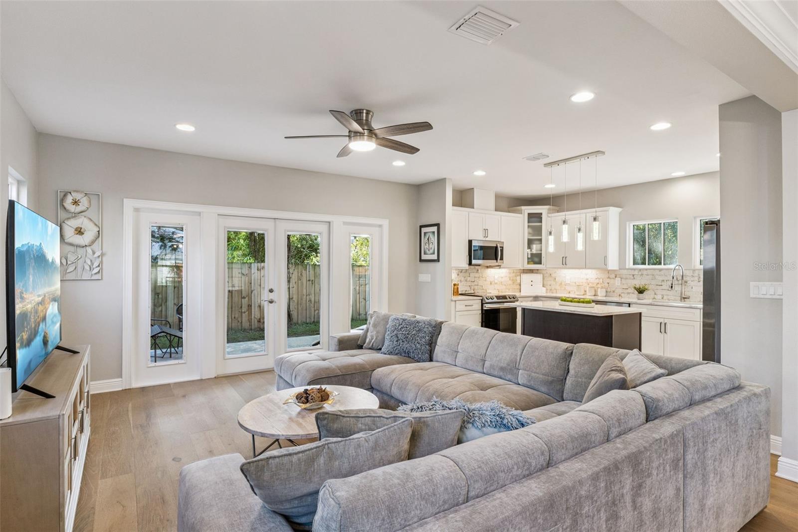 Image 24 of 55 For 210 Hibiscus Court