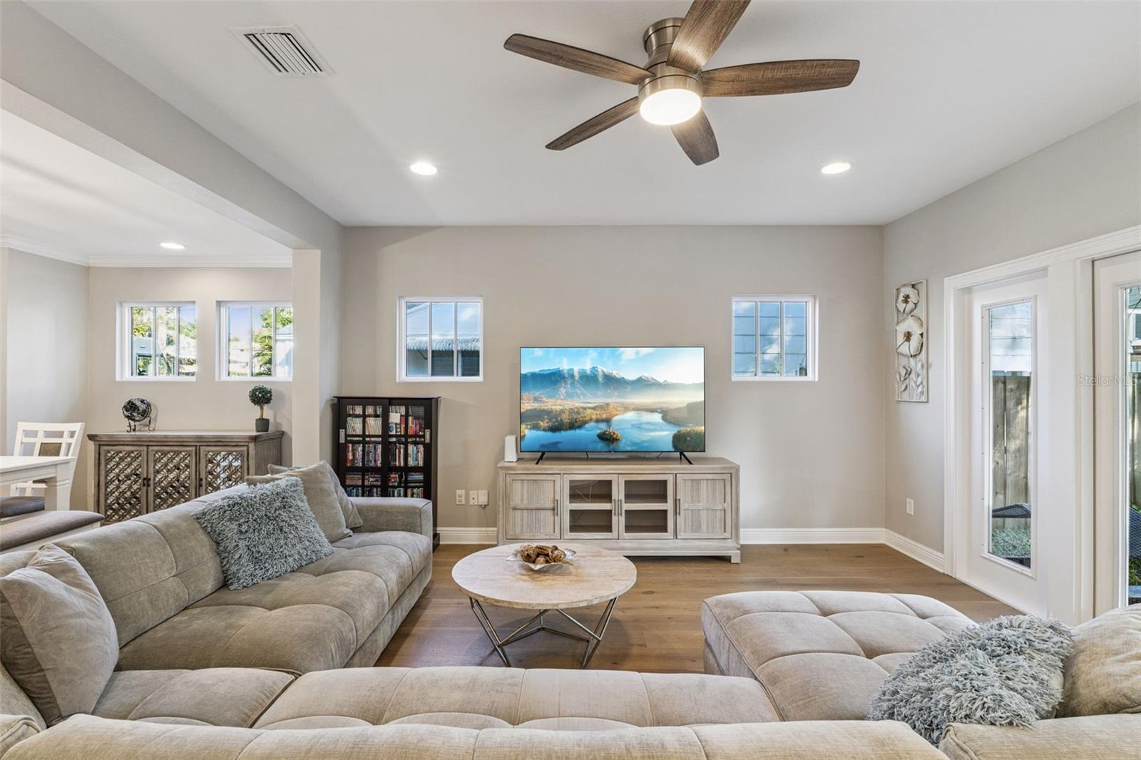 Image 25 of 55 For 210 Hibiscus Court