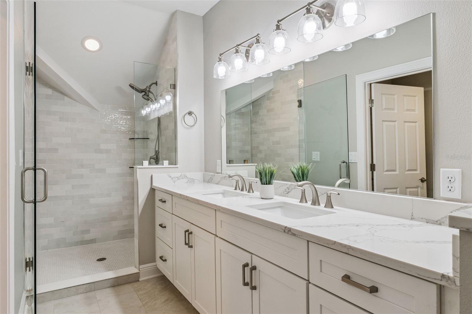 Image 28 of 55 For 210 Hibiscus Court