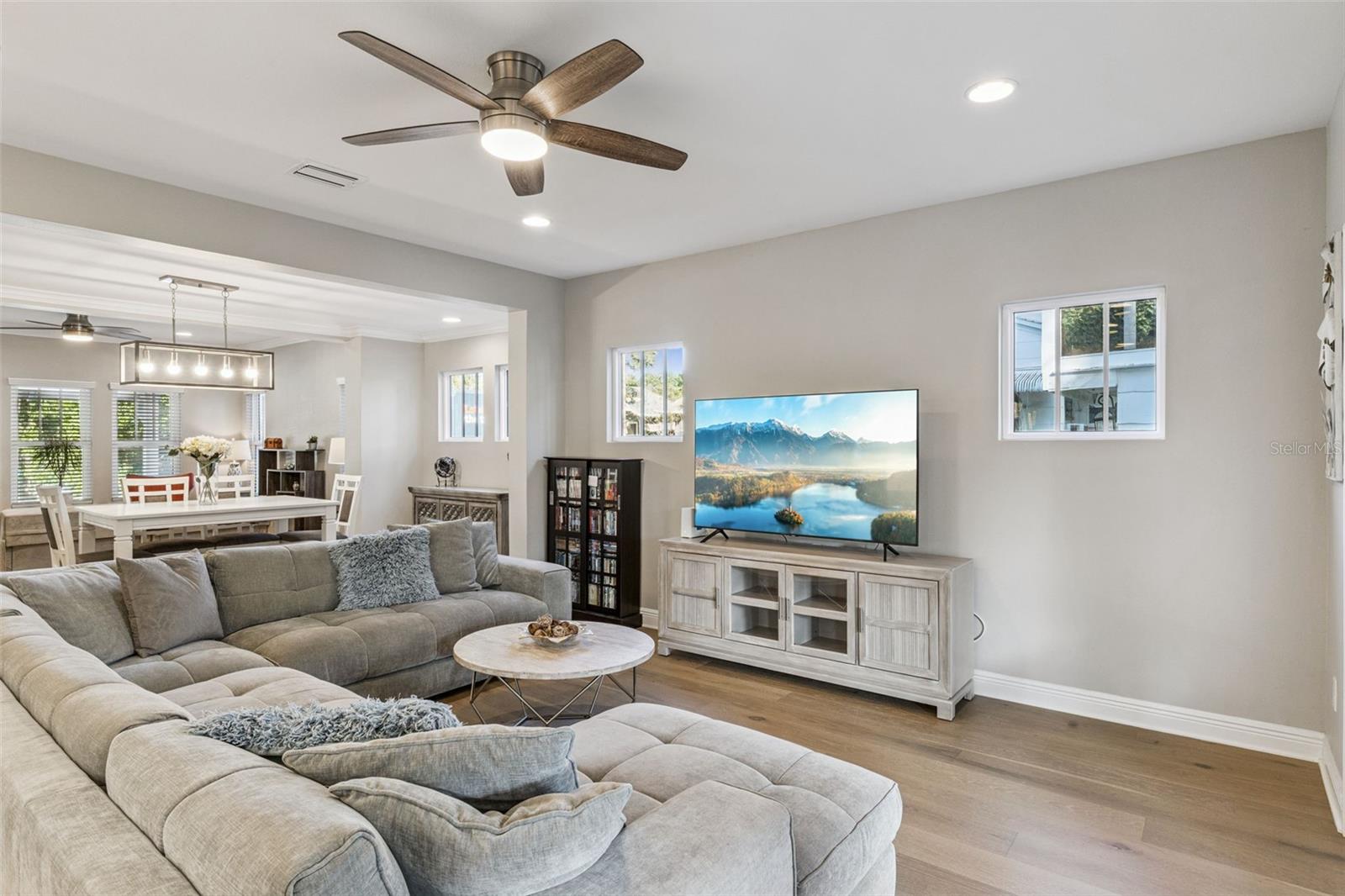 Image 3 of 55 For 210 Hibiscus Court