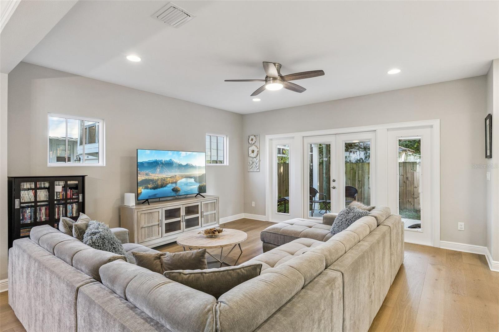 Image 4 of 55 For 210 Hibiscus Court