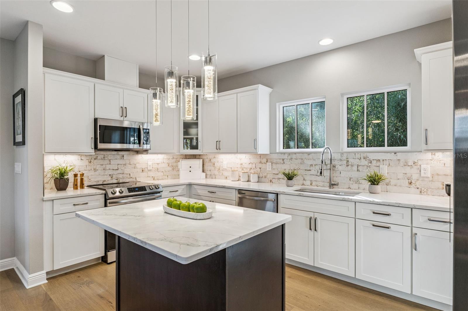 Image 8 of 55 For 210 Hibiscus Court