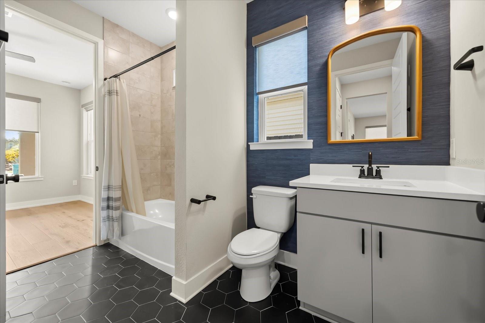 Image 21 of 37 For 1127 Harvard Street