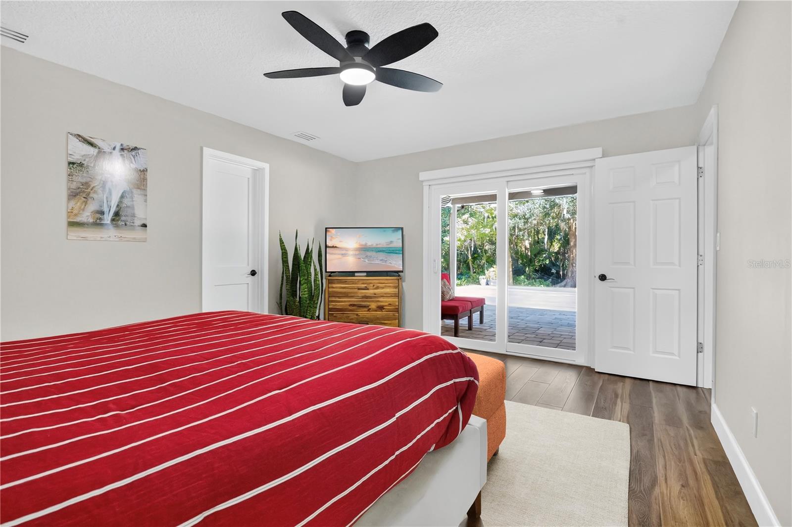 Image 17 of 67 For 312 Riverbend Boulevard