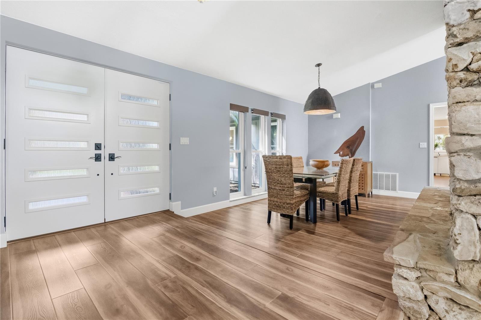 Image 3 of 67 For 312 Riverbend Boulevard