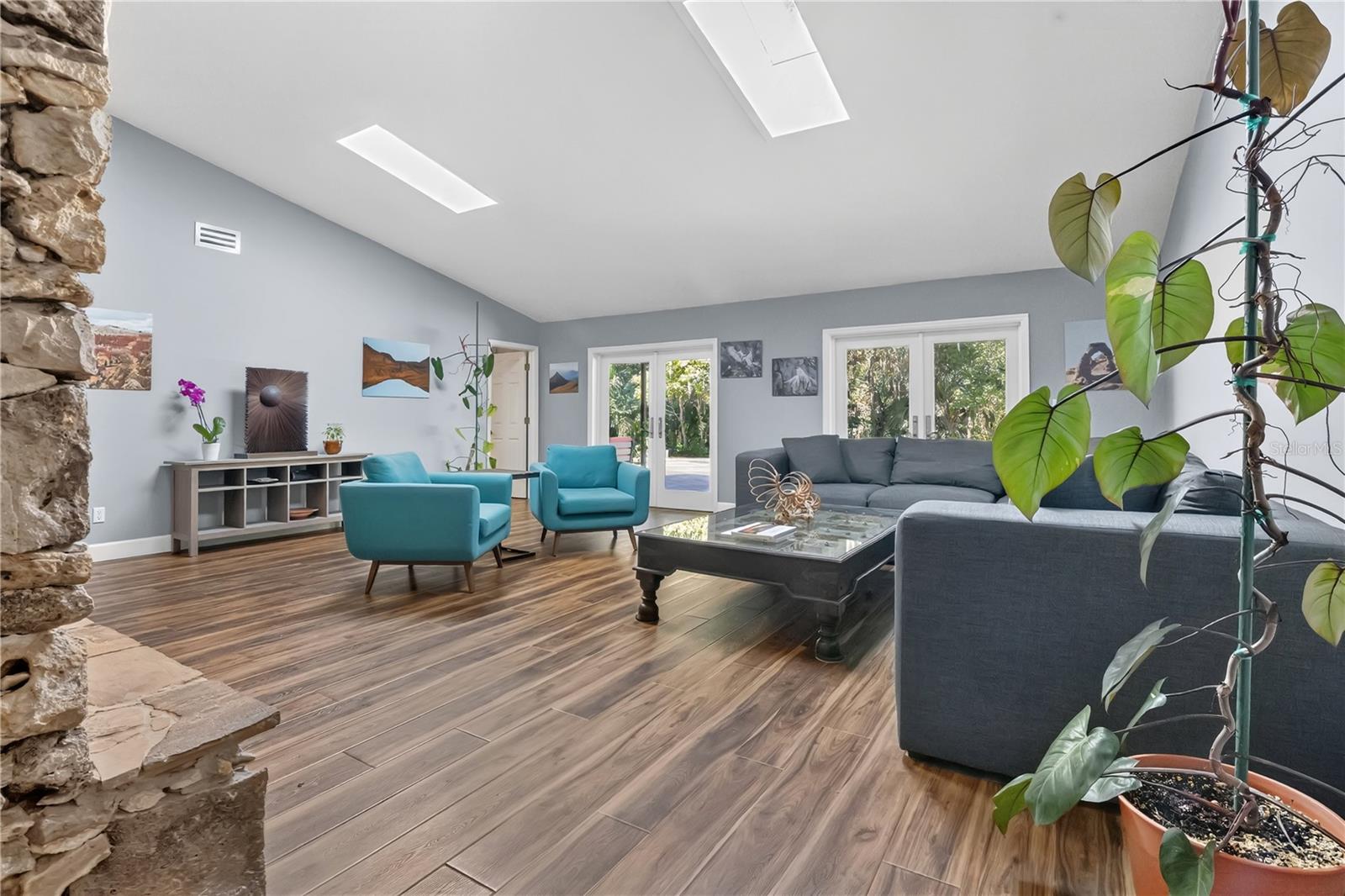 Image 6 of 67 For 312 Riverbend Boulevard