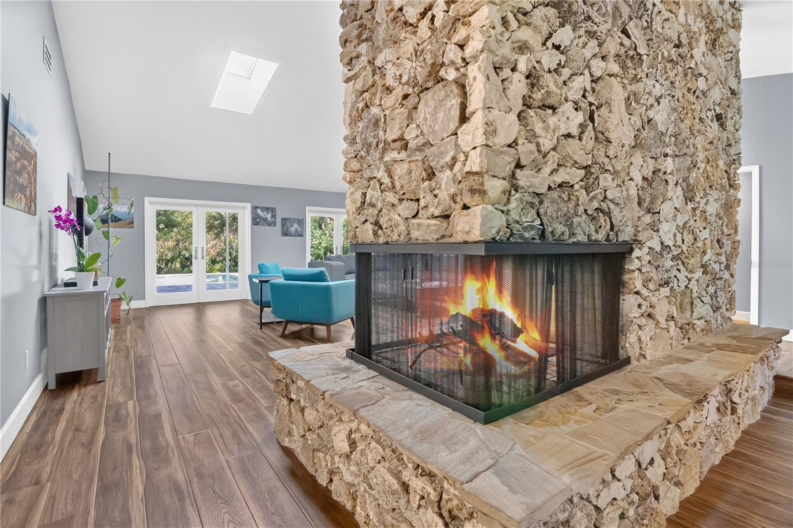 Image 7 of 67 For 312 Riverbend Boulevard