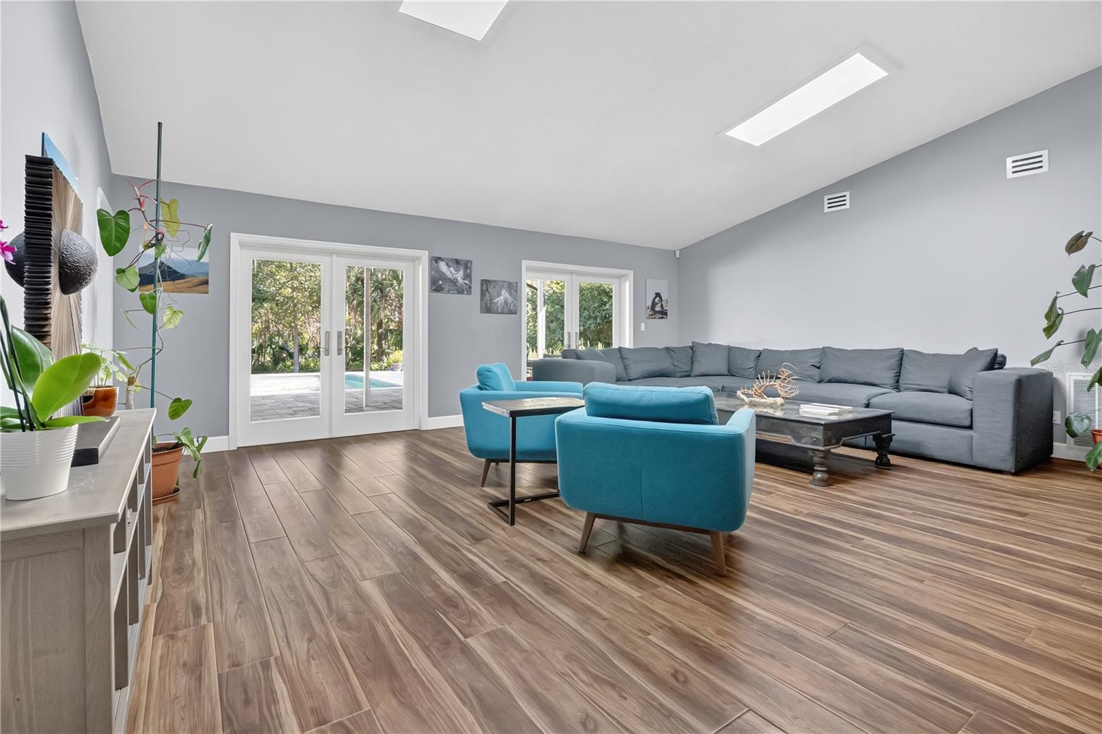 Image 8 of 67 For 312 Riverbend Boulevard