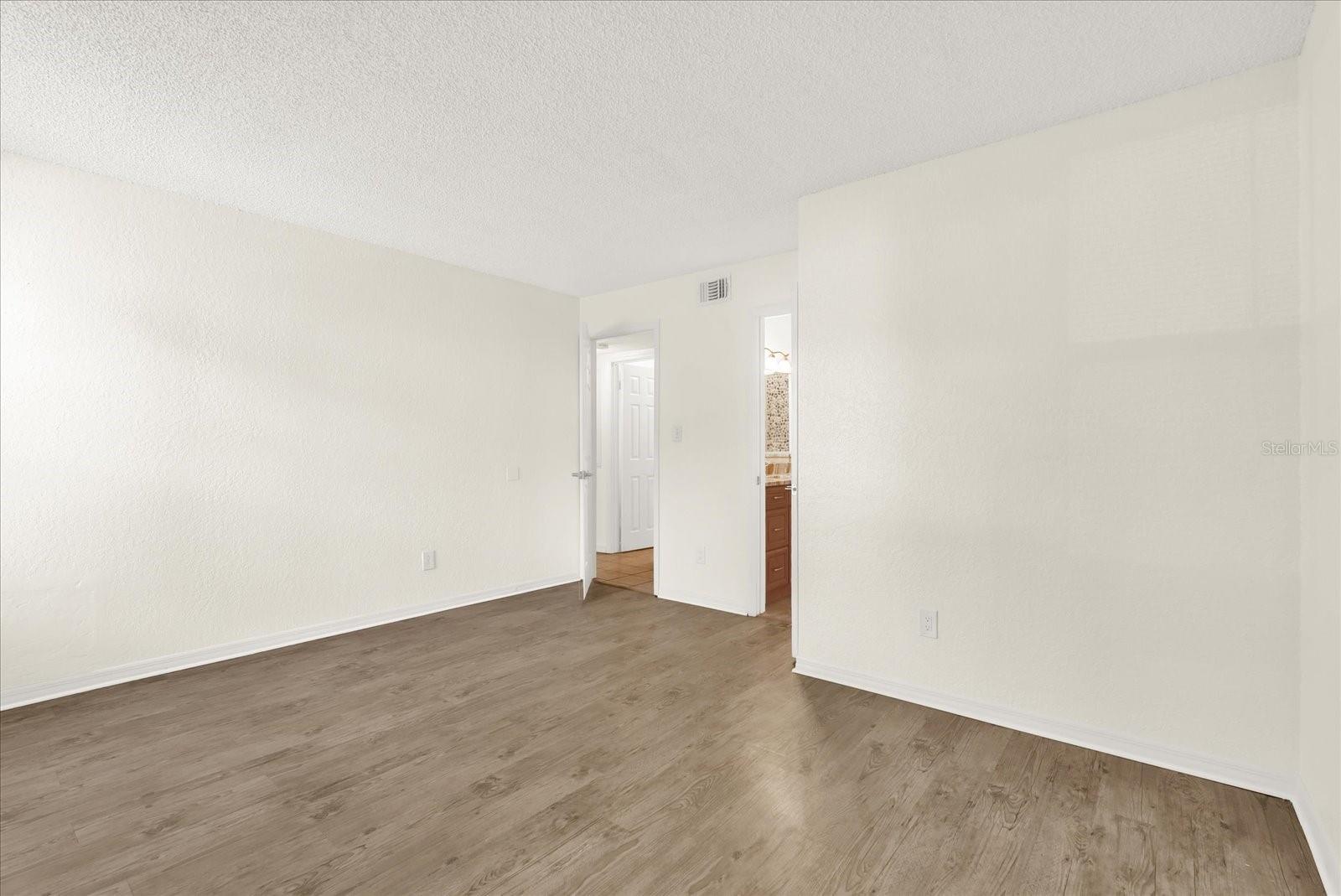 Image 17 of 31 For 2941 Antique Oaks Circle 79