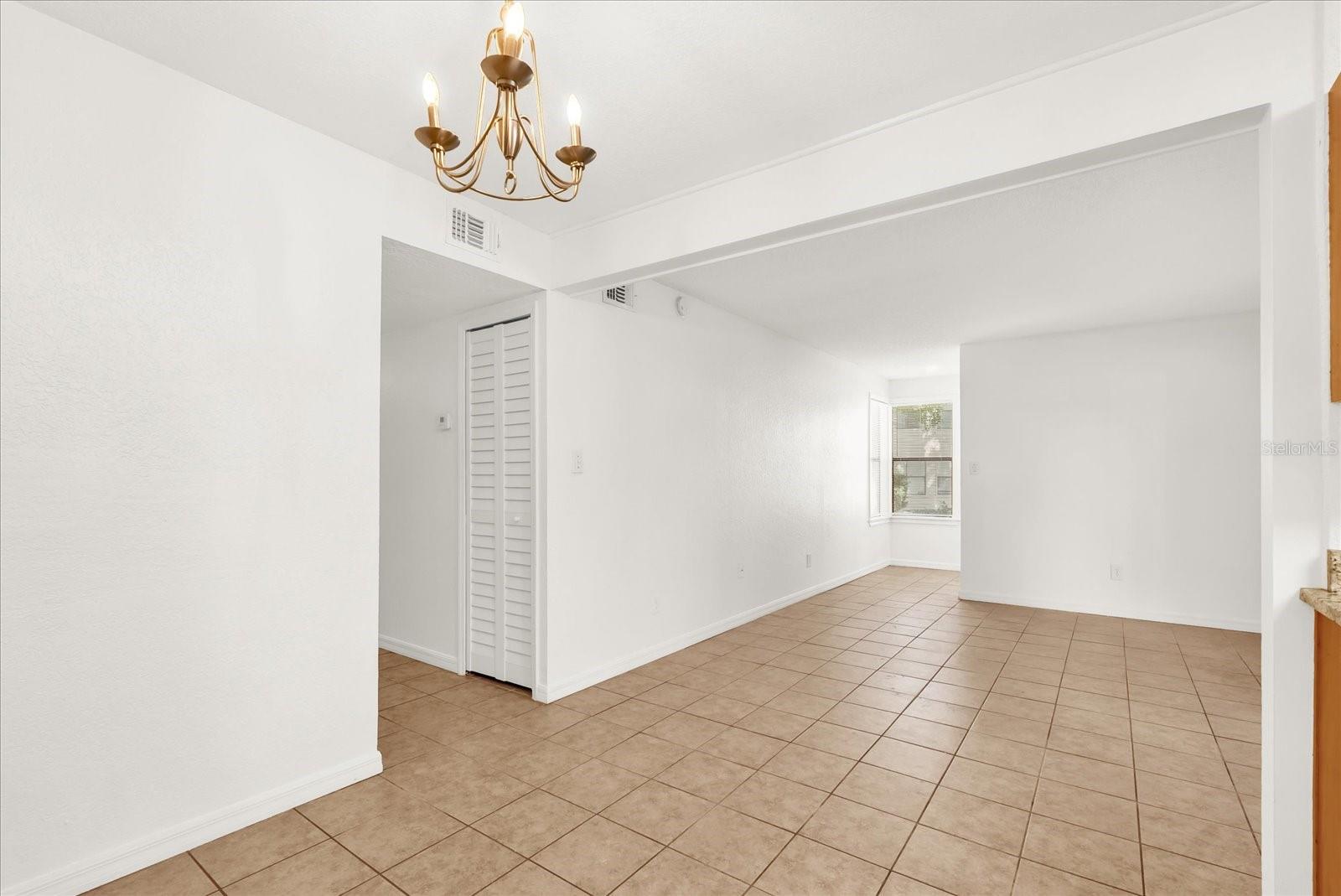 Image 4 of 31 For 2941 Antique Oaks Circle 79