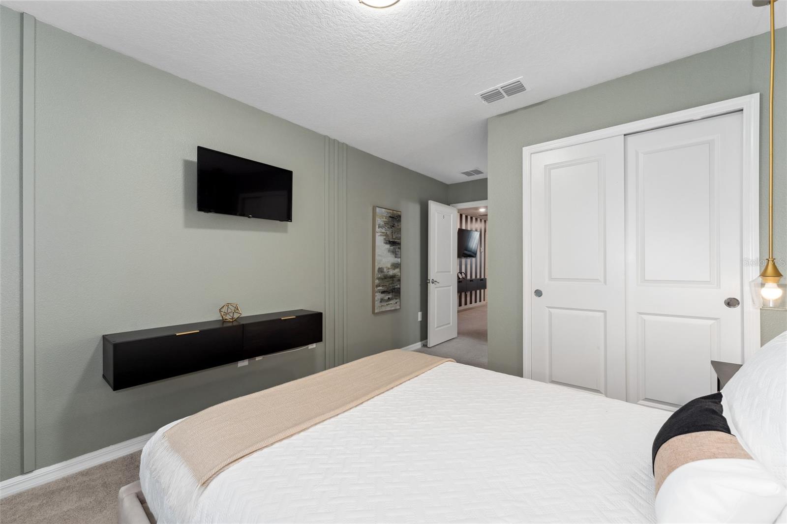 Image 16 of 37 For 127 Jetty Way