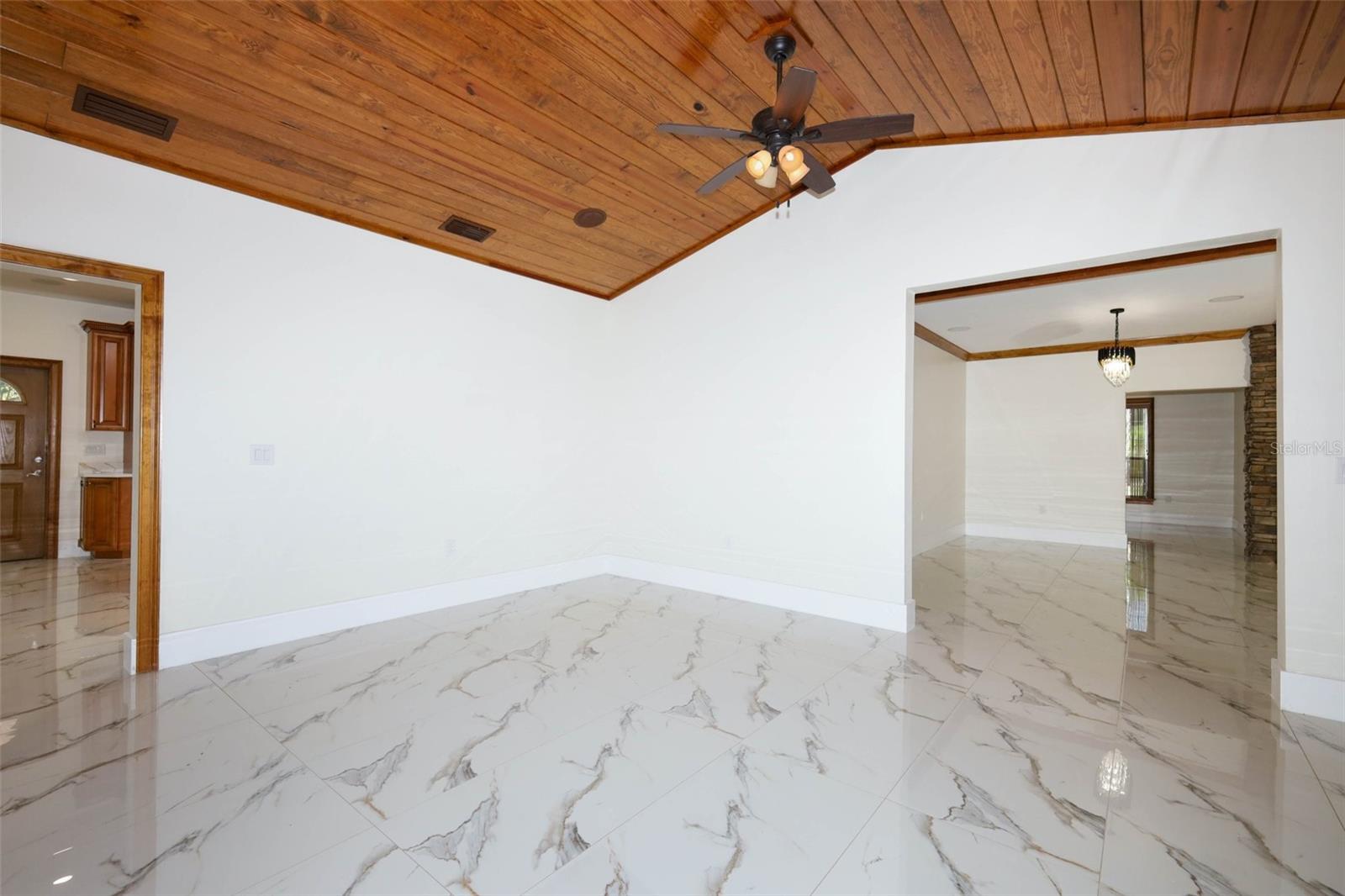 Image 17 of 95 For 27012 Grand Oak Lane