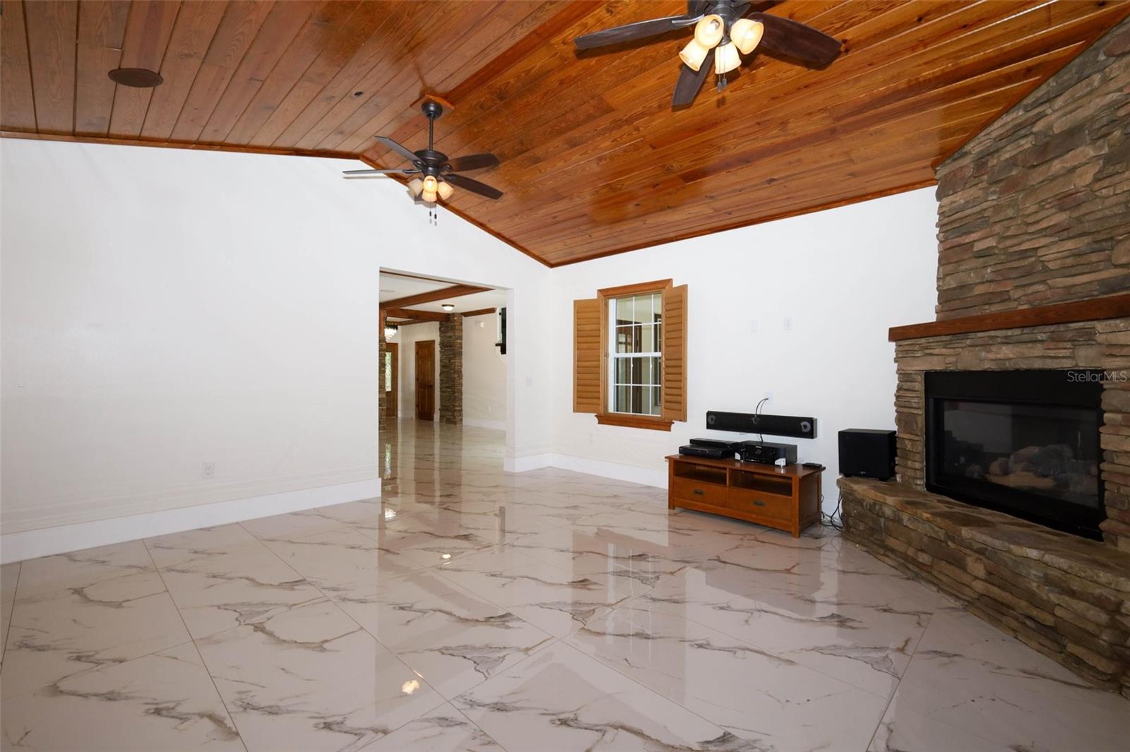 Image 18 of 95 For 27012 Grand Oak Lane