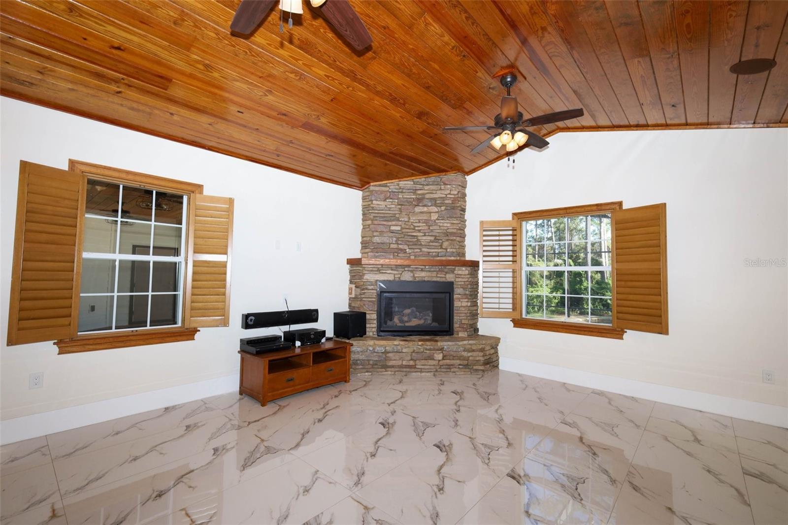 Image 19 of 95 For 27012 Grand Oak Lane