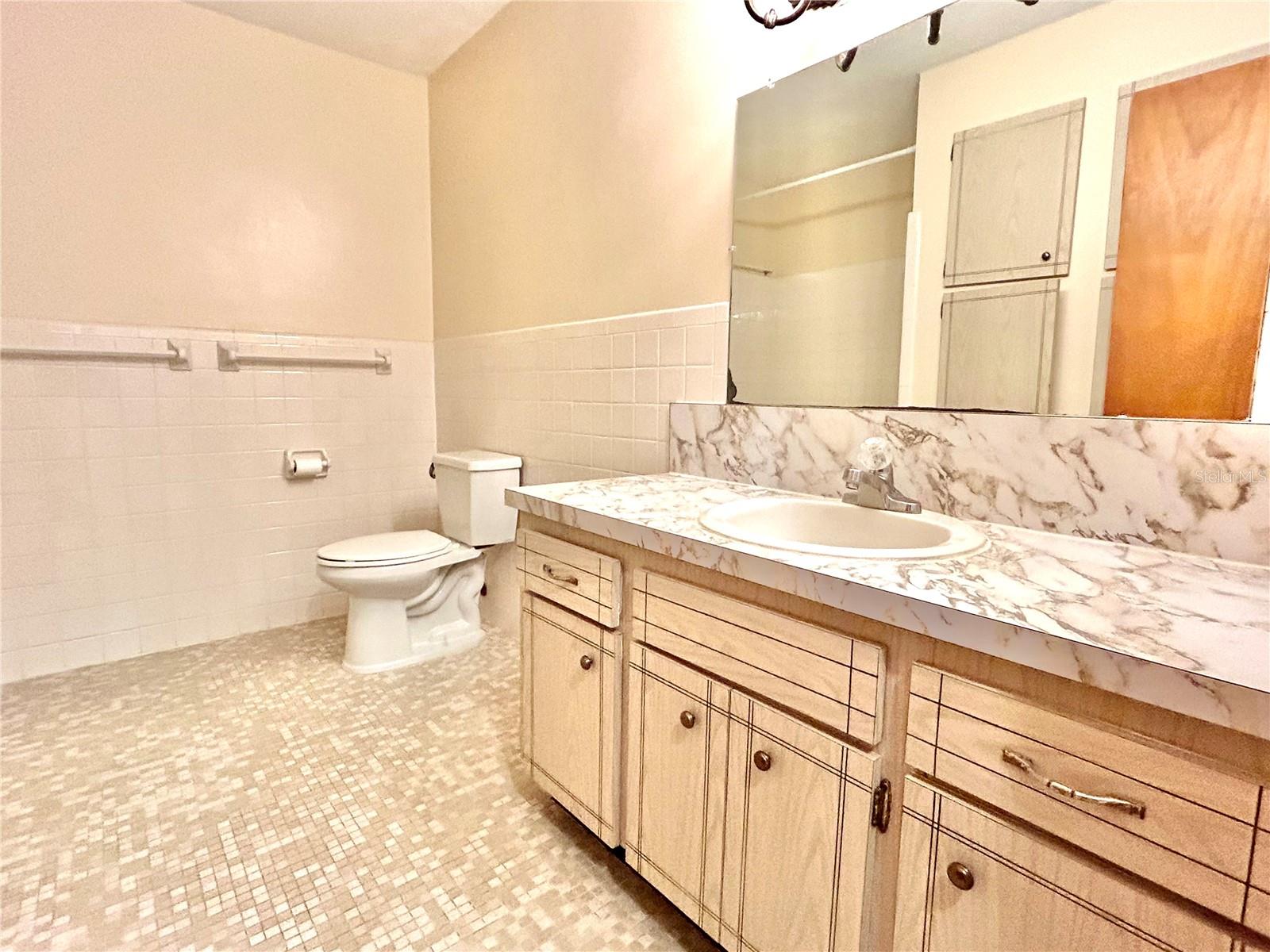 Image 11 of 26 For 530 Park Avenue 532