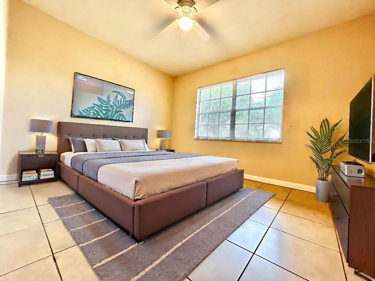 Image 15 of 26 For 530 Park Avenue 532