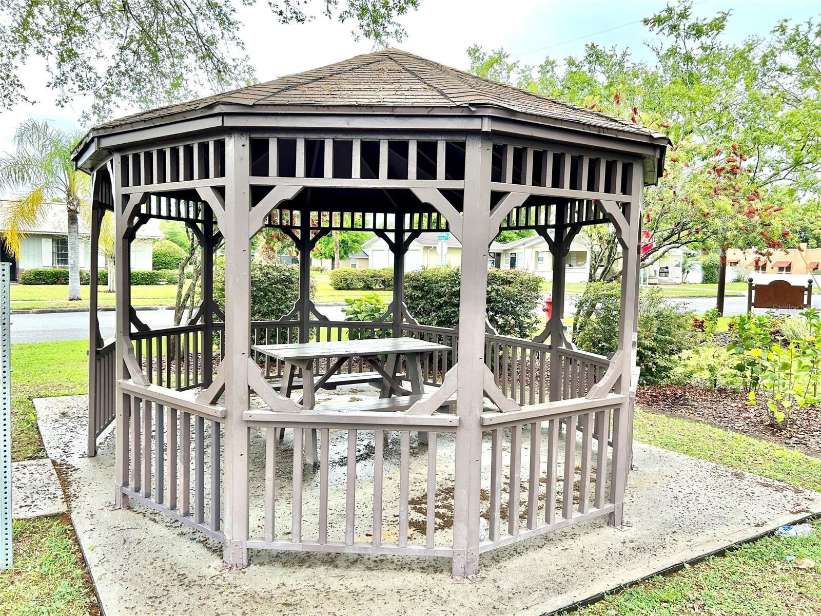 Image 21 of 26 For 530 Park Avenue 532