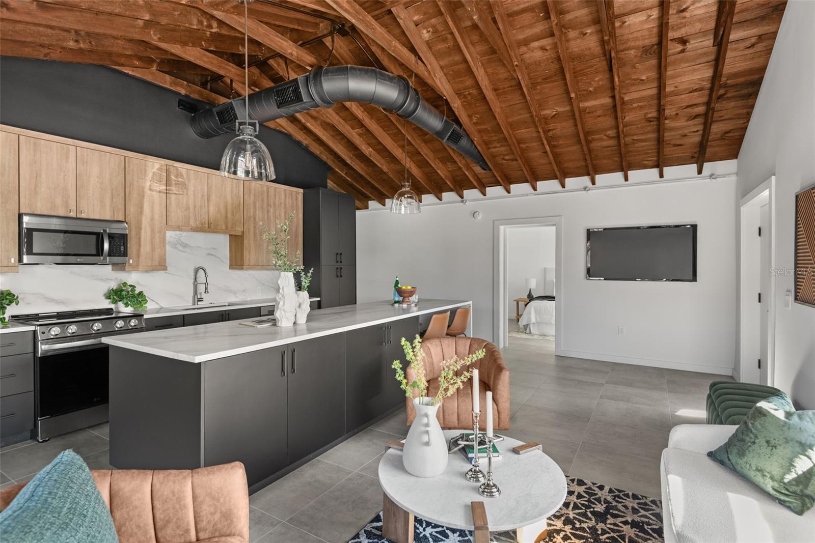 Image 14 of 53 For 870 Carver Street