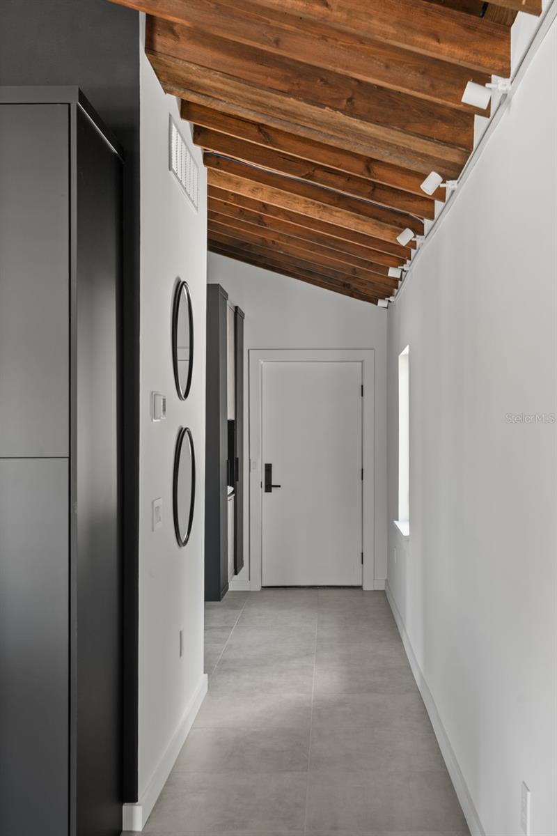 Image 16 of 53 For 870 Carver Street