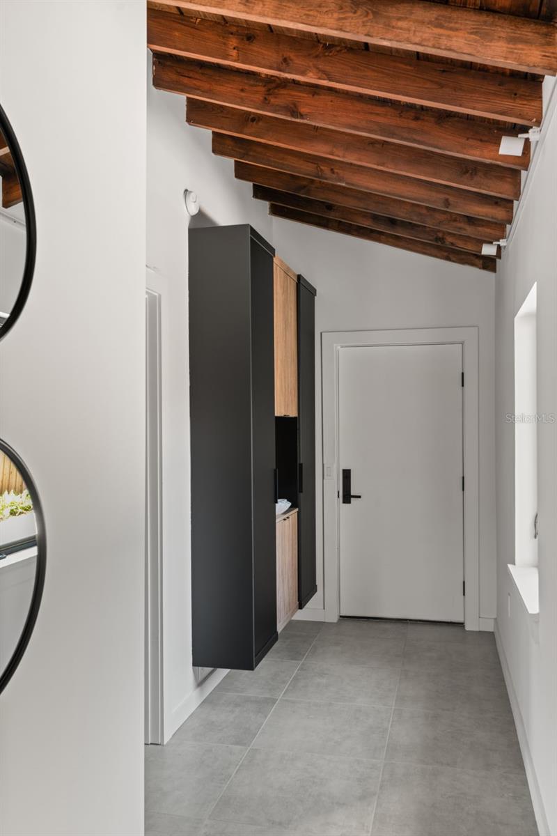 Image 17 of 53 For 870 Carver Street