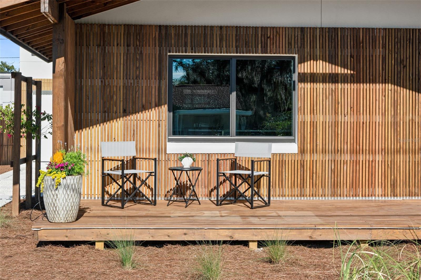 Image 2 of 53 For 870 Carver Street