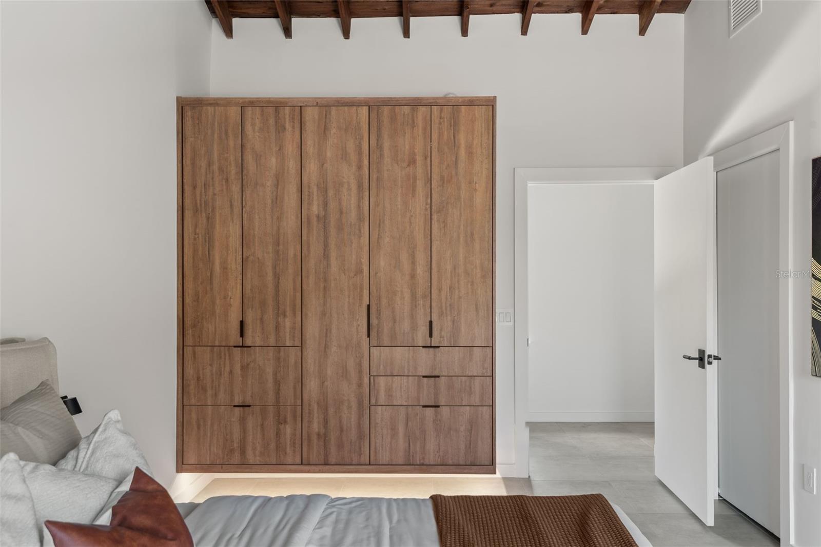 Image 20 of 53 For 870 Carver Street